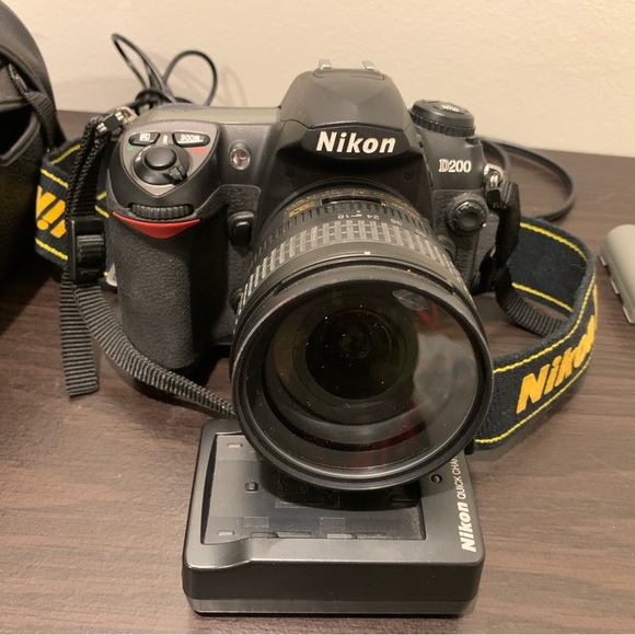 Nikon D200 Camera Bundle - Picture 2 of 5
